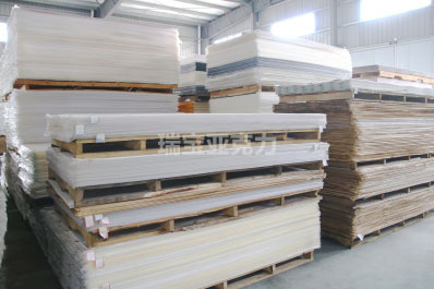 玻璃門和亞克力板材門比較哪個好