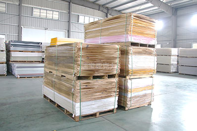 亞克力板透光率與什么相關